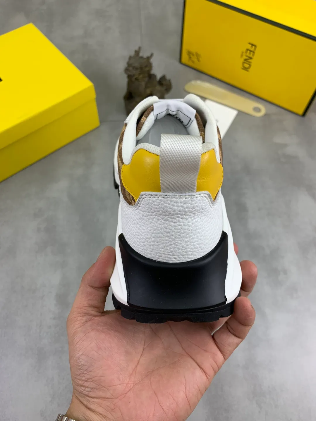 ​Men's shoes 💰P440 💰【New】Little monster 🆘 New FENDI 🕶️🕶️Simple routing effect, showing an elegant and cool driving shoe 🎬Using imported calfskin + first-layer pigskin lining🐂Excellent material🎬Detailed workmanship 🤗Comfortable foot feel➰➰. ​Pair it with any outfit to show your taste and temperament, low-key luxury ♻️Design ​simple and elegant ​noble and fashionable 🍃​Very loved and favored by trendy men 💓❤️Size: 38-44 (45 customized) 3️⃣ colors available